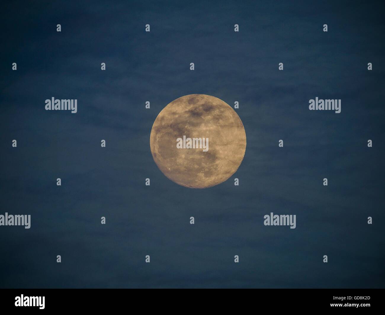 Clouds and full moon hi-res stock photography and images - Alamy