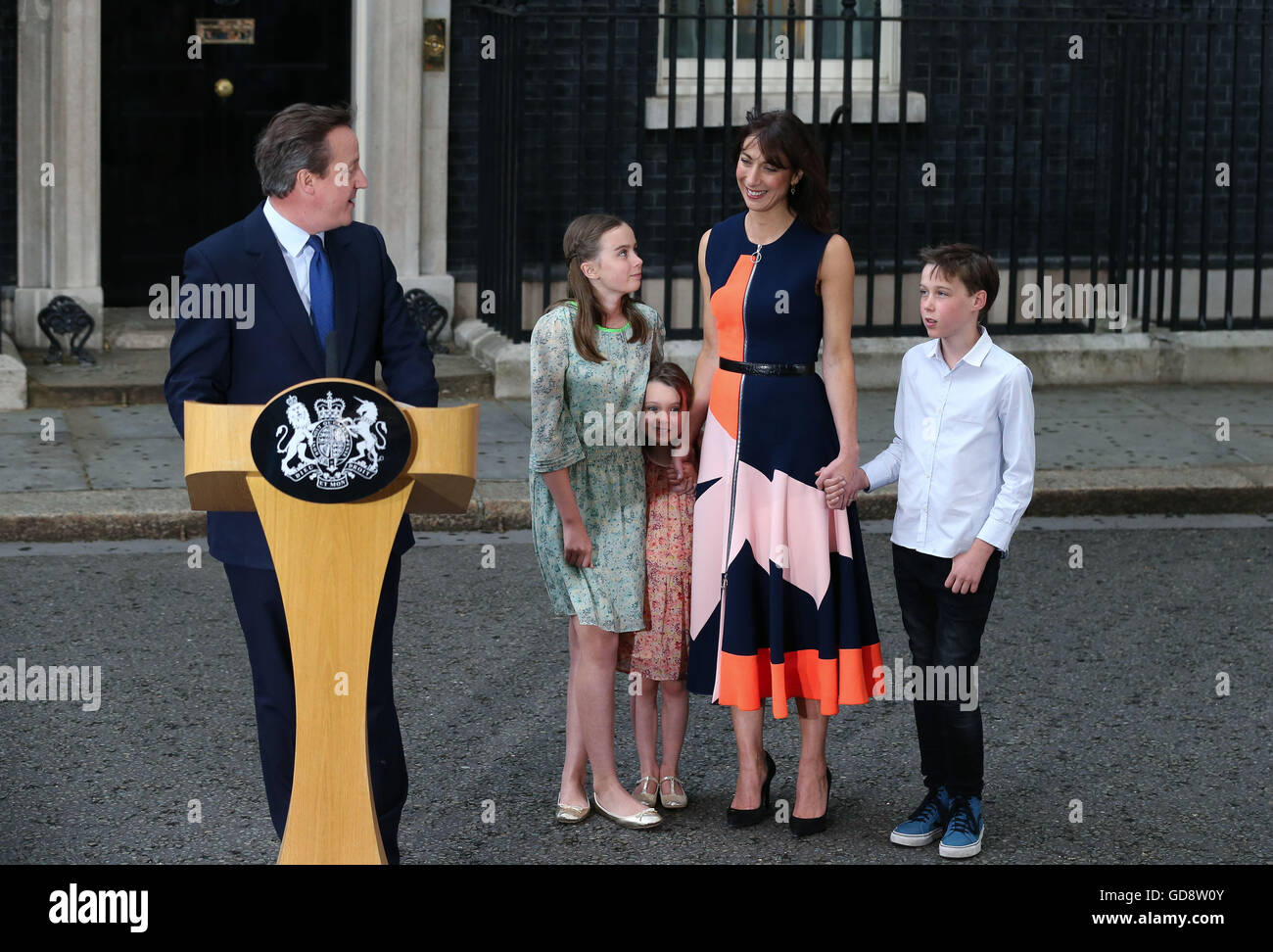 London, L) gives a speech before leaving 10 Downing Street in London. 13th July, 2016. British outgoing Prime Minister David Cameron(1st, L) gives a speech before leaving 10 Downing Street in London, Britain on July 13, 2016. Cameron bid farewell to 10 Downing Street and headed to Buckingham Palace to offer his resignation to Queen Elizabeth II on Wednesday afternoon. Credit:  Han Yan/Xinhua/Alamy Live News Stock Photo