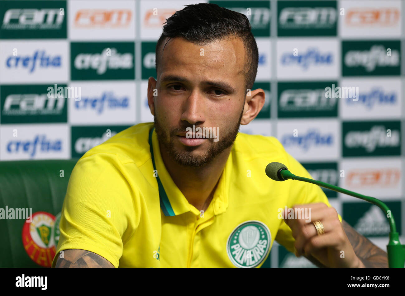 Soccer player Leandro Pereira, of SE Palmeiras during practice game against  the Portuguese team at the Academy of Football, in the neighborhood of  Barra Funda. SÃ£o Paulo/SP, Brazil-2/23/2015. Photo: Cesar Greco/Fotoarena  ***