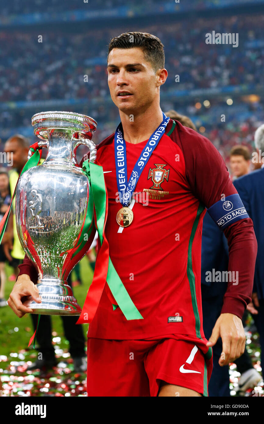 Saint-Denis, France. © D. 10th July, 2016. Cristiano Ronaldo (POR)  Football/Soccer : Cristiano Ronaldo of Portugal celebrates with the trophy  after winning the UEFA EURO 2016 Final match between Portugal 1-0 France