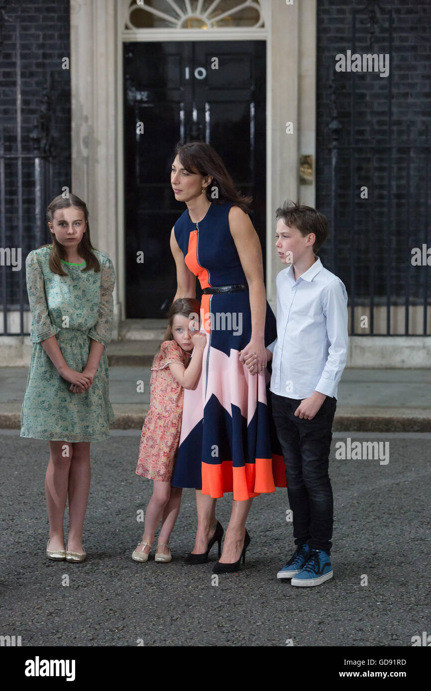 London. UK. 13th July 2016. Samantha Cameron with children: Nancy, Elwen and Florence outside number 10 Downing Street. Credit:  Vickie Flores/Alamy Live News Stock Photo