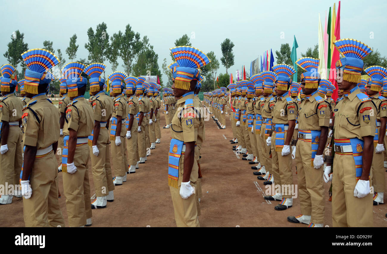 Srinagar, Indian Administered Kashmir. 14th July, 2016. Indian Central Reserve Police Force (C R P F) Constables  during their passing out parade in Humhama, on the outskirts of Srinagar,India.512 newly trained CRPF recruits took an oath to serve India by working in the police force during their passing out parade. The recruits have successfully completed their 44 weeks of training which involved, weapons handling, map reading and counter-insurgency operations. These recruits will join Indian paramilitary to fight militants in Kashmir. Credit:  Sofi Suhail/Alamy Live News Stock Photo