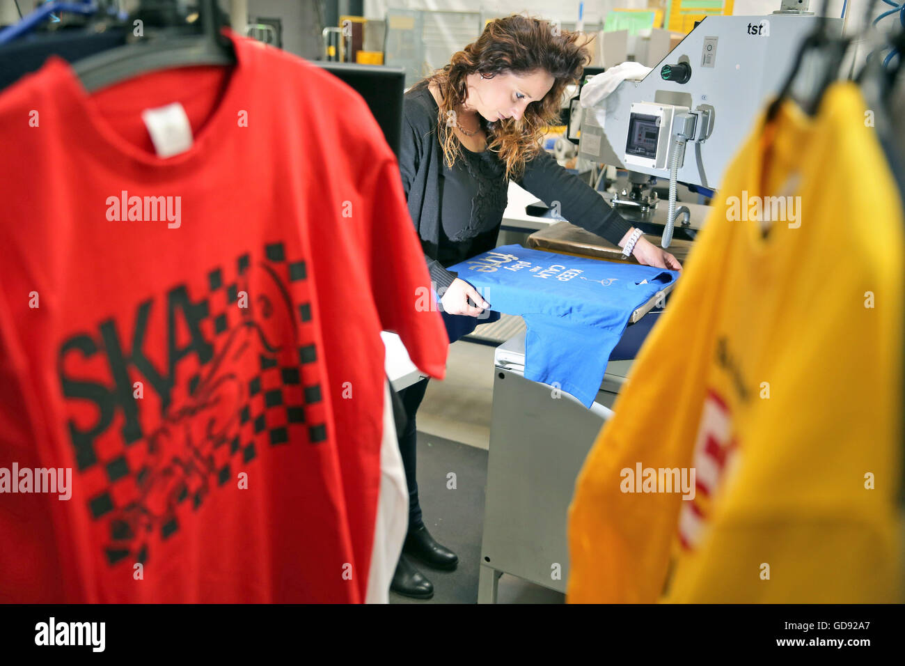 Leipzig, Germany. 29th Apr, 2016. Carolin Huebel, employee at Spreadshirt, examines a freshly