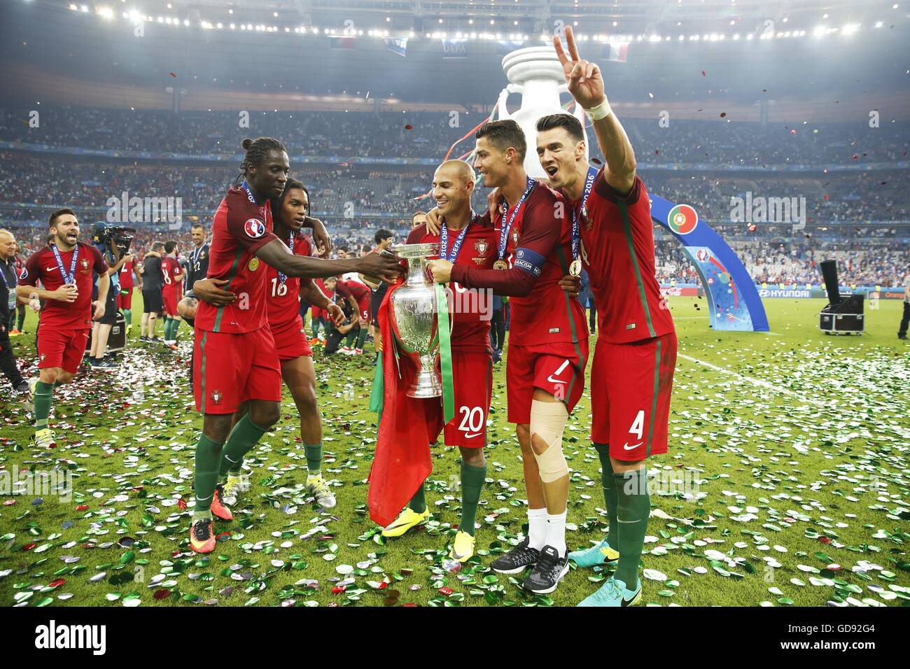 L R Eder Renato Sanches Ricardo Quaresma Cristiano Ronaldo Jose Fonte Por July 10 2016 Football Soccer Portugal Team Players Celebrate After Winning Uefa Euro 2016 Final Match Between Portugal