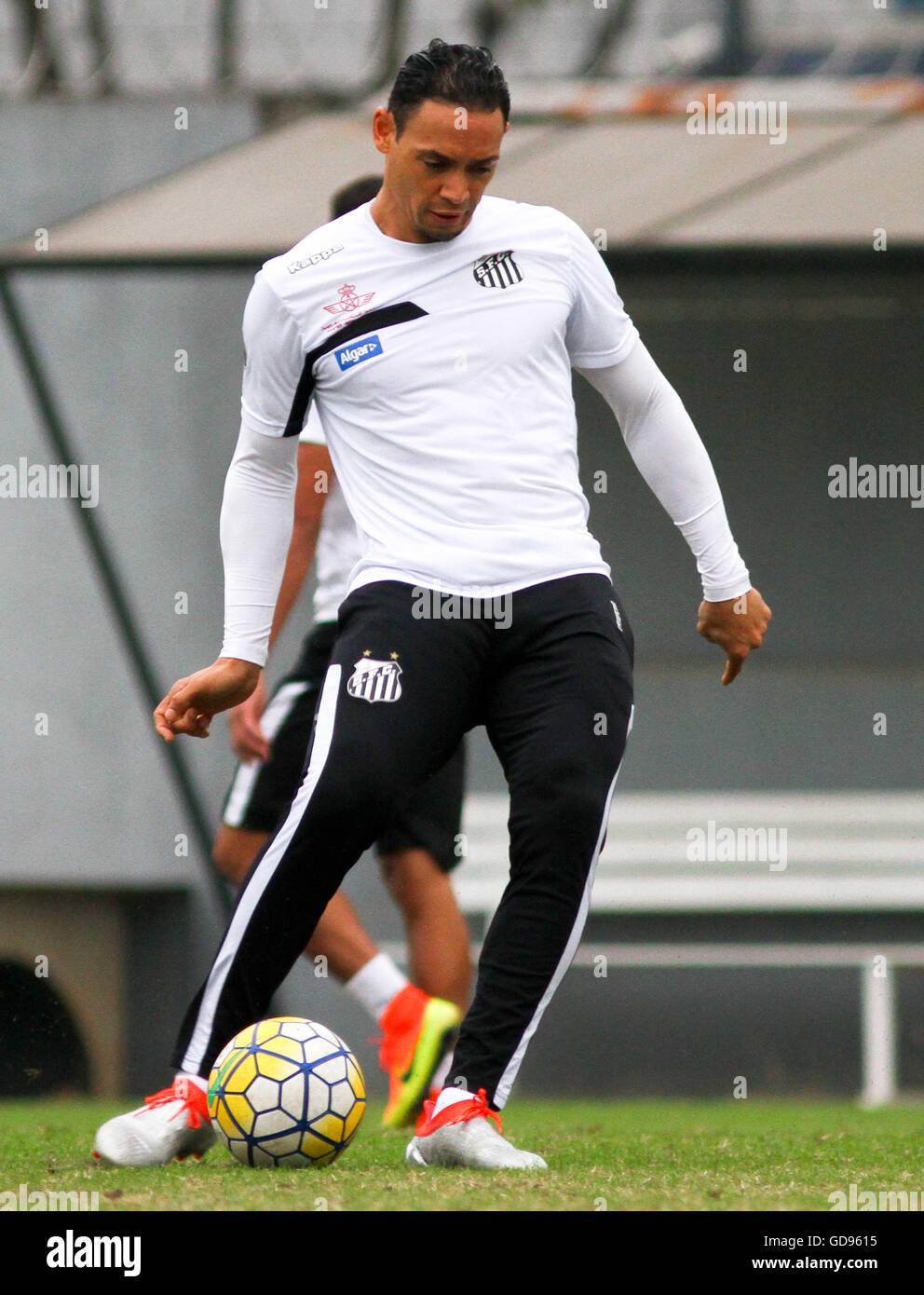 Ricardo Oliveira during training of FC Santos held on Thursday (14) in the CT Rei Pel? in the city of Santos. Team prepares for the clash next Saturday (16), against Ponte Preta at Vila Belmiro, in a game for the Brazilian Championship in 2016. Stock Photo