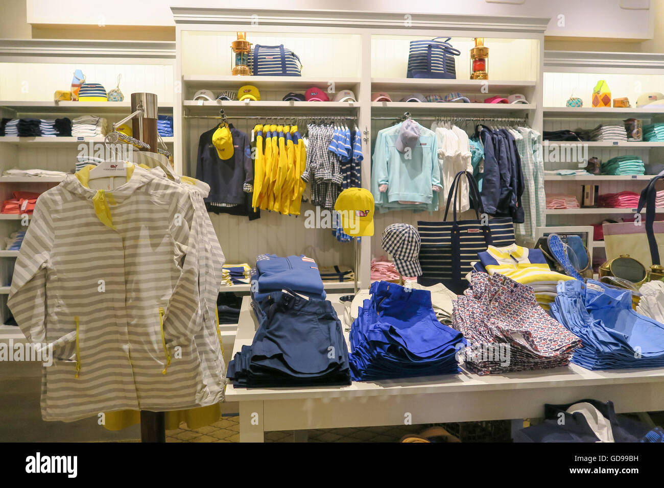 Vineyard Vines Grand Central 2025