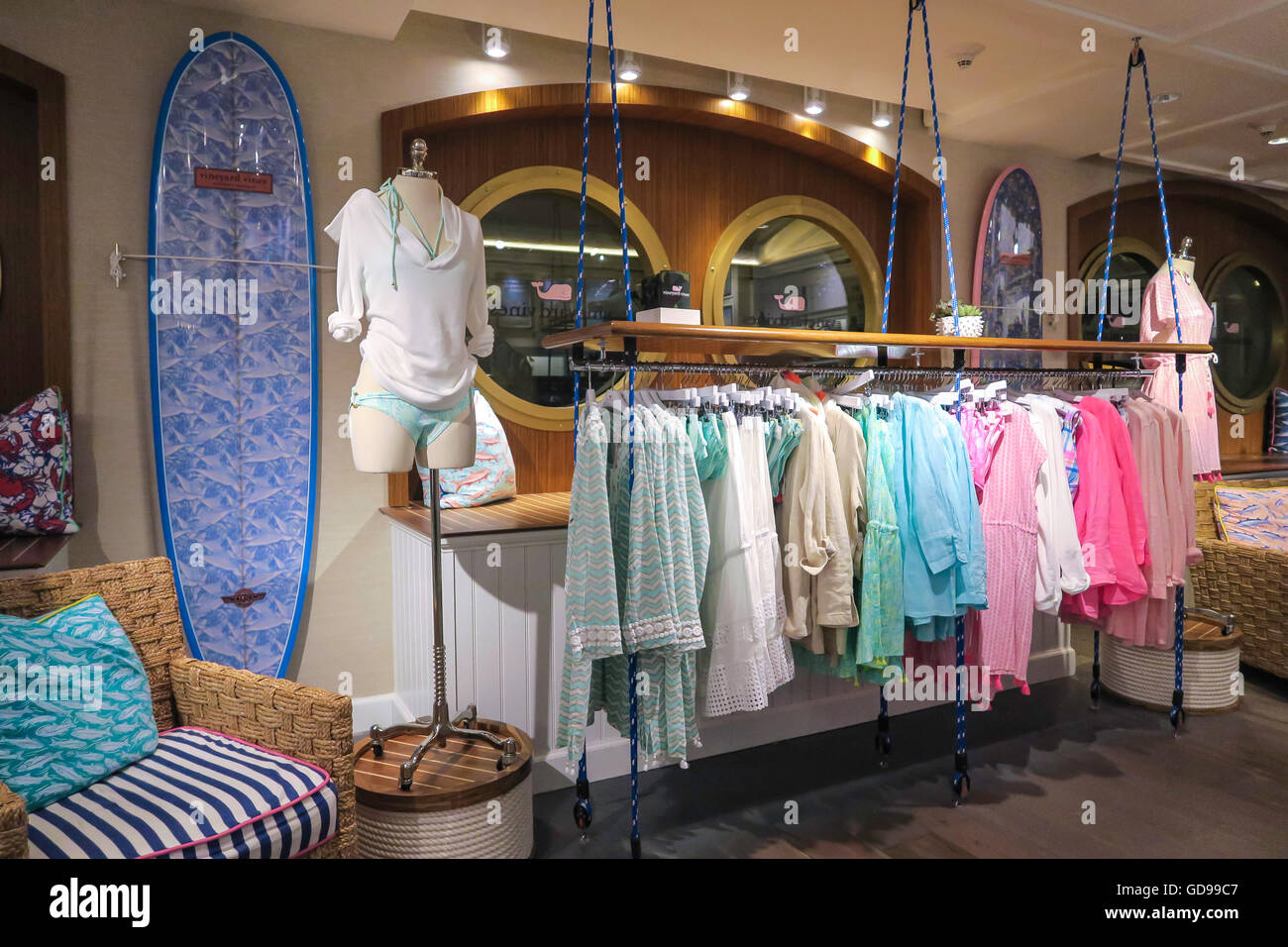 Vineyard Vines Casual Clothing Store, Grand Central, NYC, USA Stock Photo
