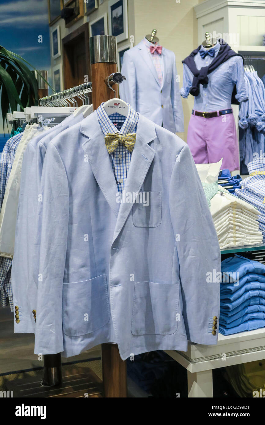 Vineyard Vines Casual Clothing Store, Grand Central, NYC, USA Stock Photo -  Alamy