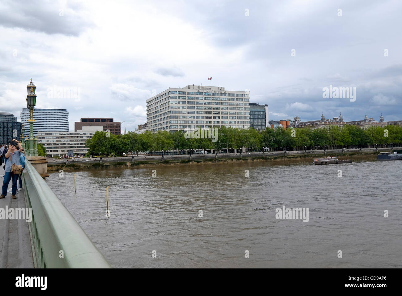 St Thomas's hospital over the Thames Stock Photo