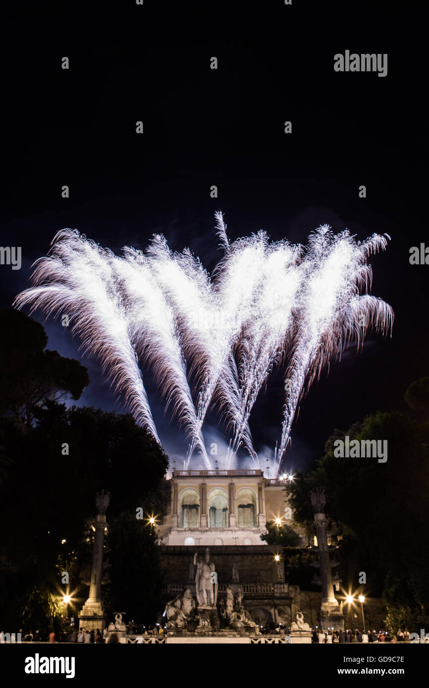 La Girandola, fireworks in Rome in Piazza del Popolo Stock Photo Alamy