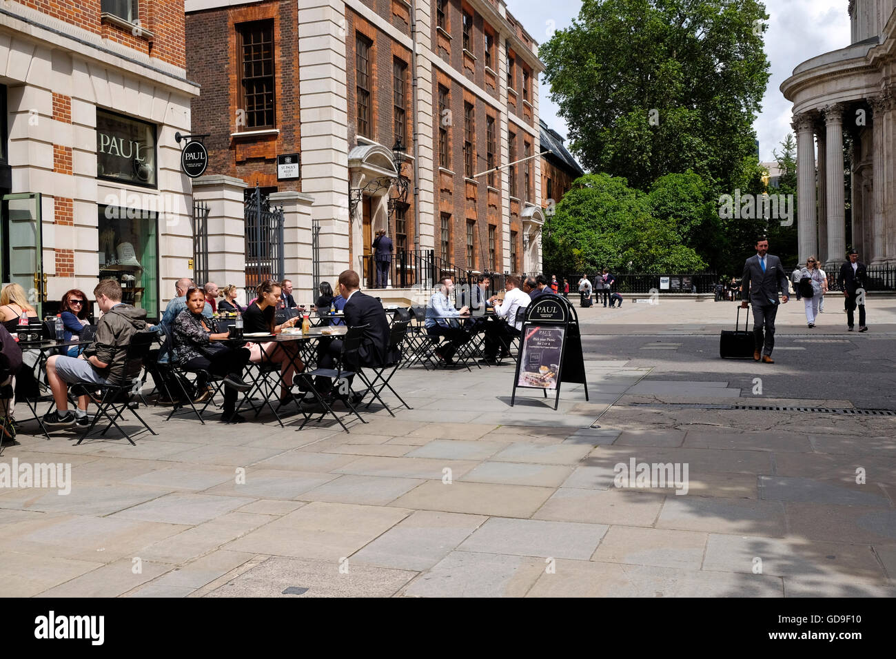 Business people sit and have lunch at a restaurant called Paul outside the St Paul's Cathedral London Stock Photo