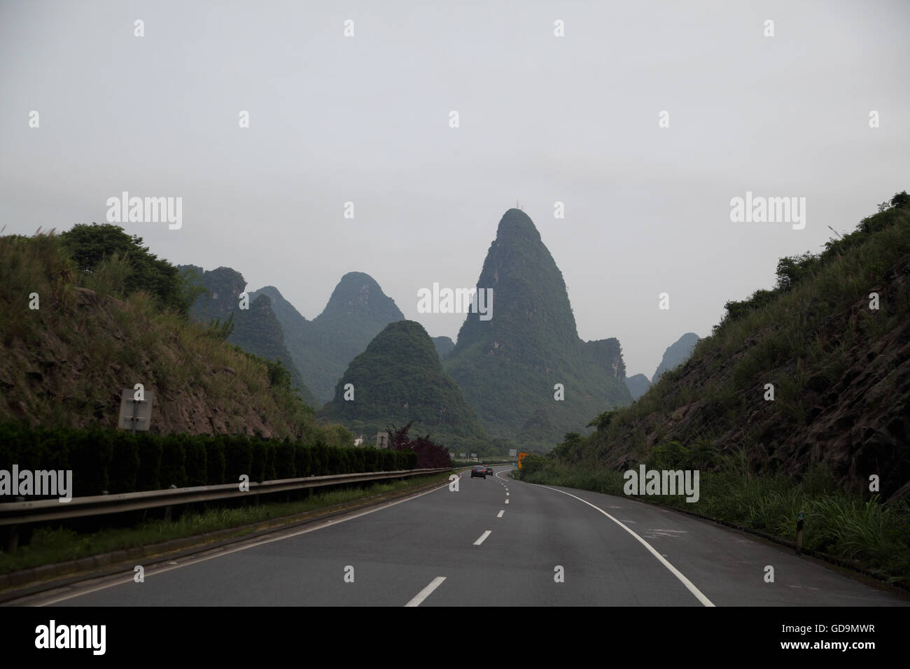Steep karst mounds on both sides of the highway from Guilin to Yangshuo in Guangxi, this area is a very big tourist attraction. China. Stock Photo