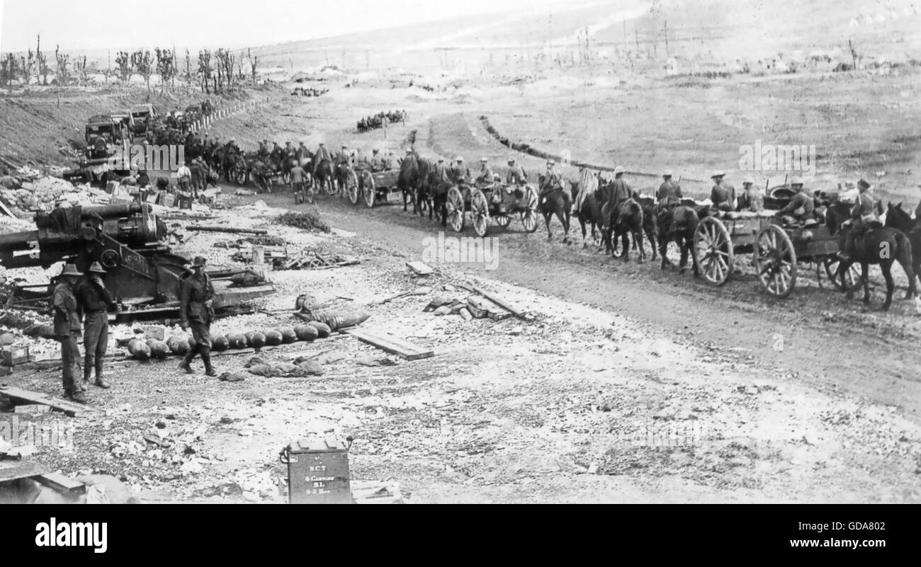 FIRST WORLD WAR Photographed on 24 November 1917 horse-drawn ammunition wagons are brought forward during the Battle of Cambrai Stock Photo