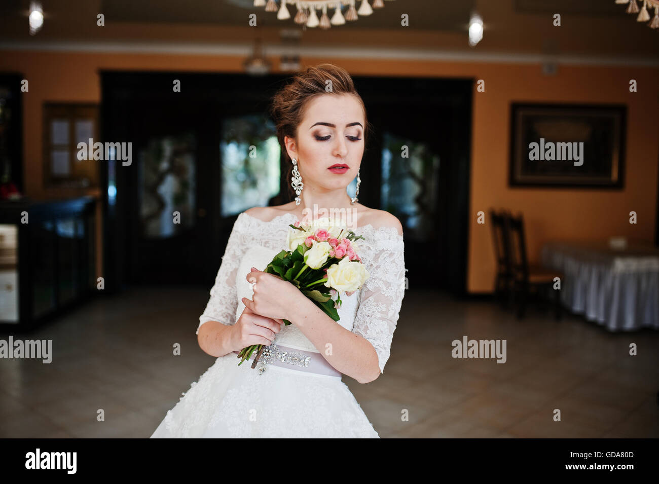 Portrait of beautiful bride at wedding hall Stock Photo - Alamy