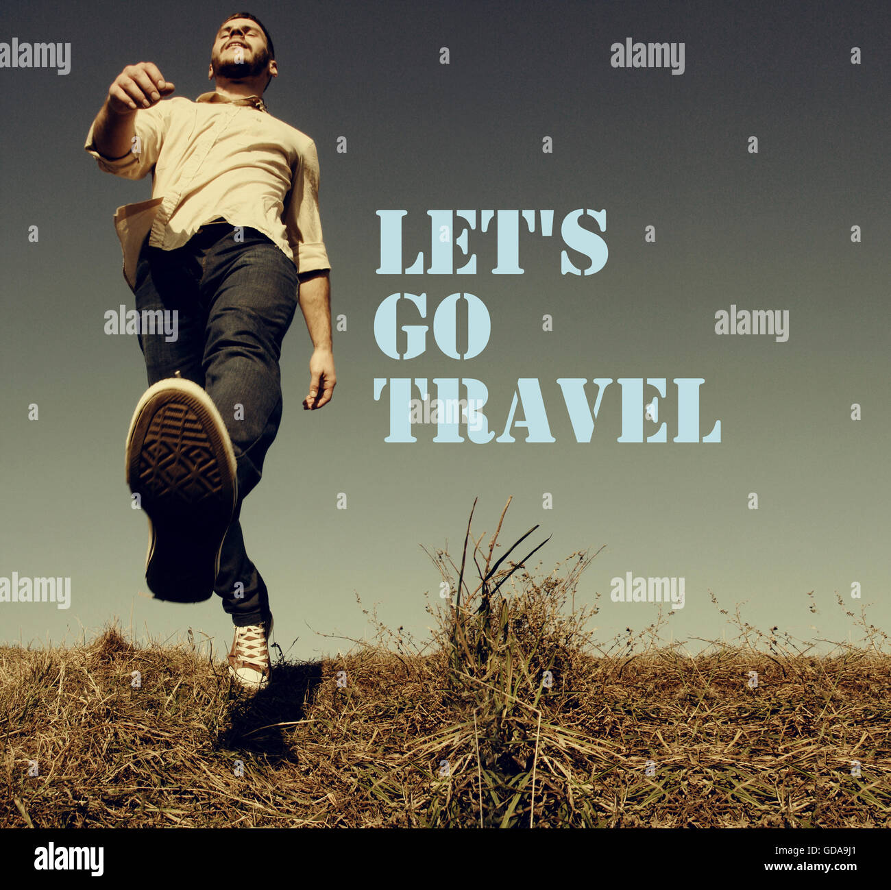 В пути. Дорога с надписью старт. Изображение мотивация. Start a journey. Дорога вперед.