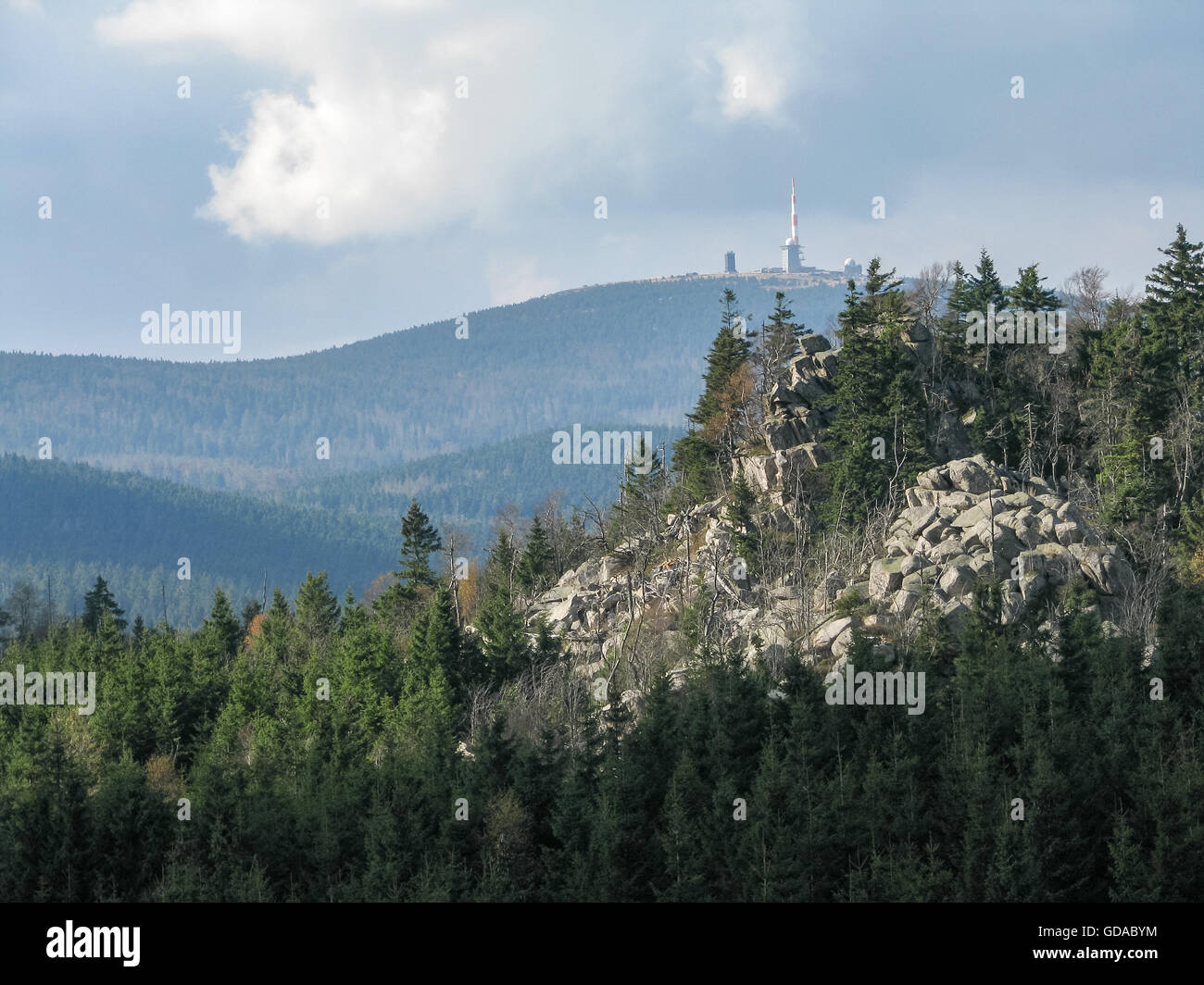germany-saxony-anhalt-wernigerode-steinbrocken-in-wooded-hills