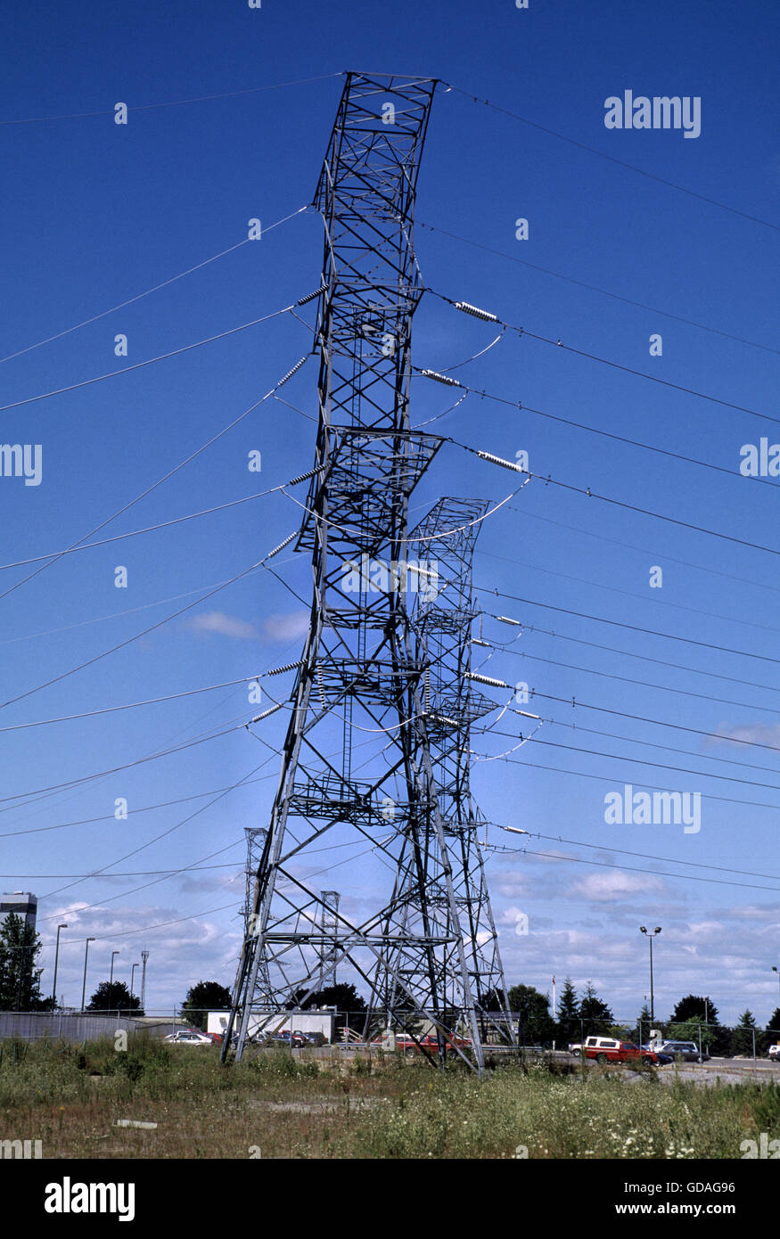 Hydroelectric pylon carrying high voltage electricity from the LG5