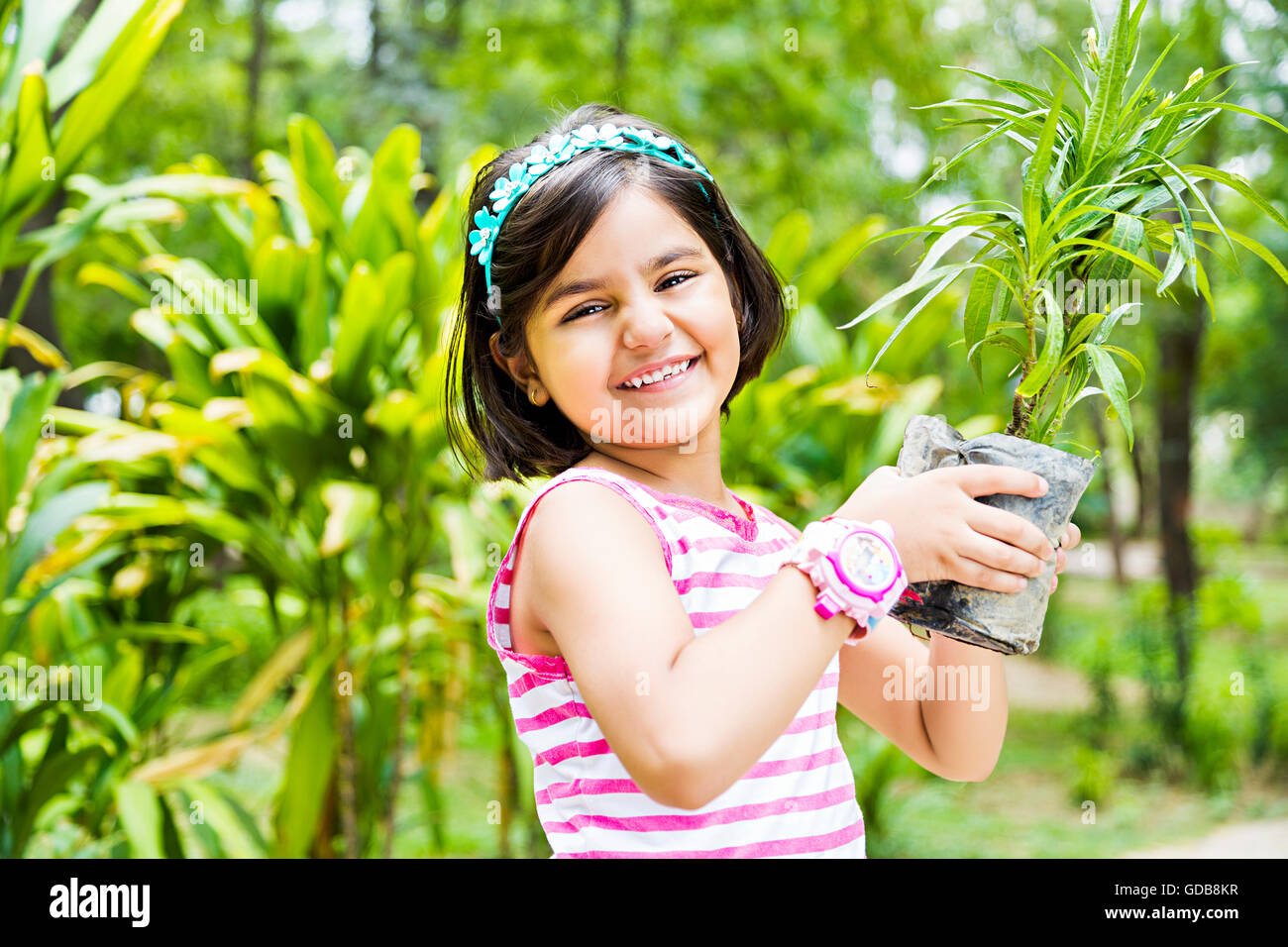 Female gardener holding potted hi-res stock photography and images - Alamy