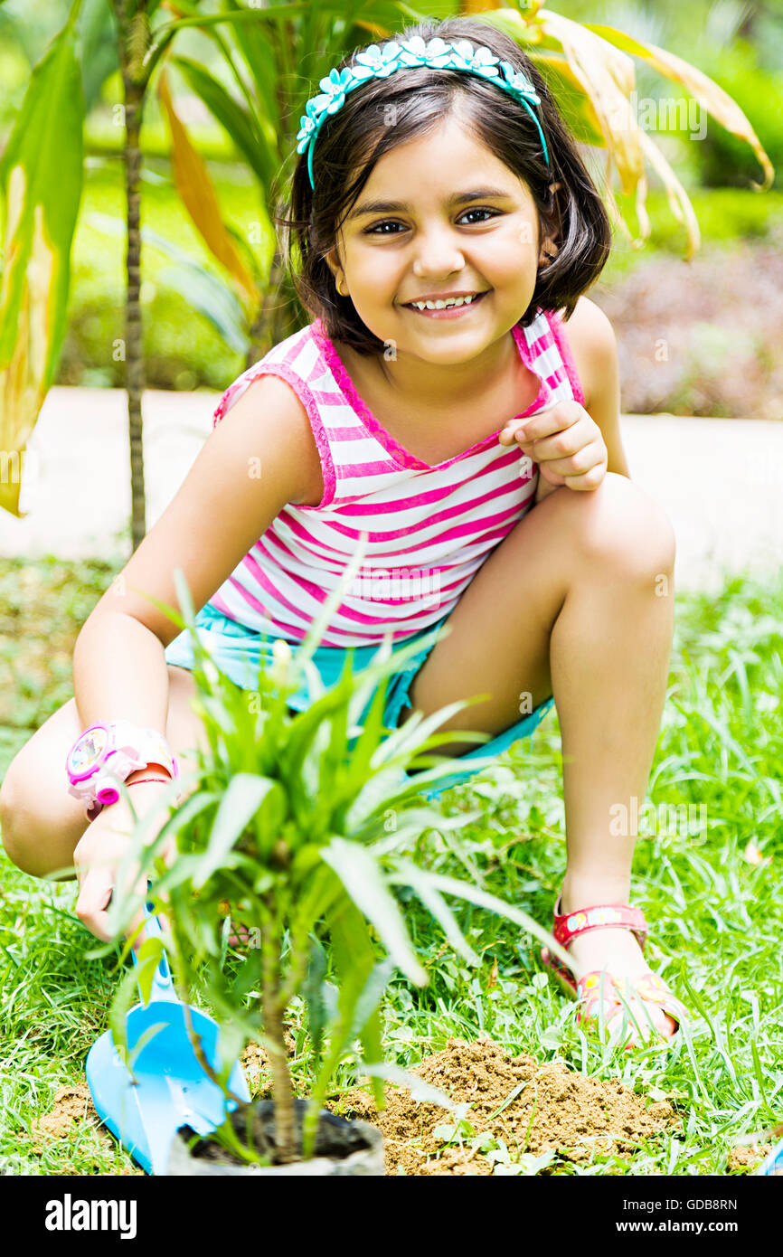 Girl girls female child children childhood kid kids playing hi res stock photography and images Page 3 Alamy