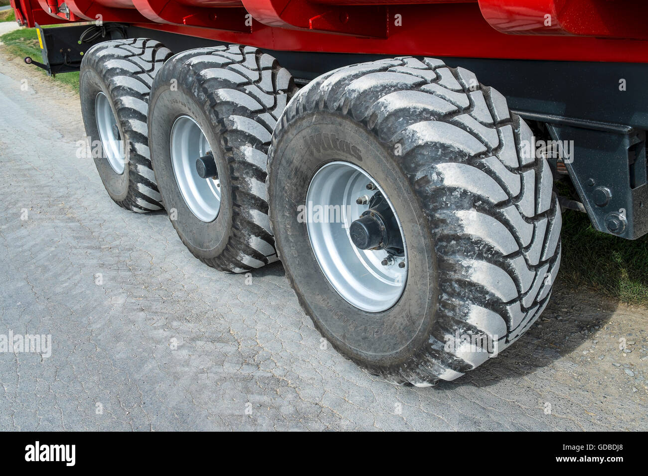 Radial tyres hires stock photography and images Alamy