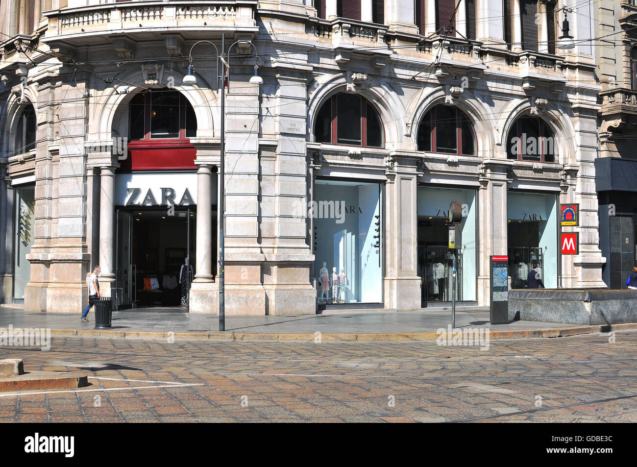MILAN, ITALY - JUNE 20: View of shopping street in Milan downtown on June  20, 2015 Stock Photo - Alamy