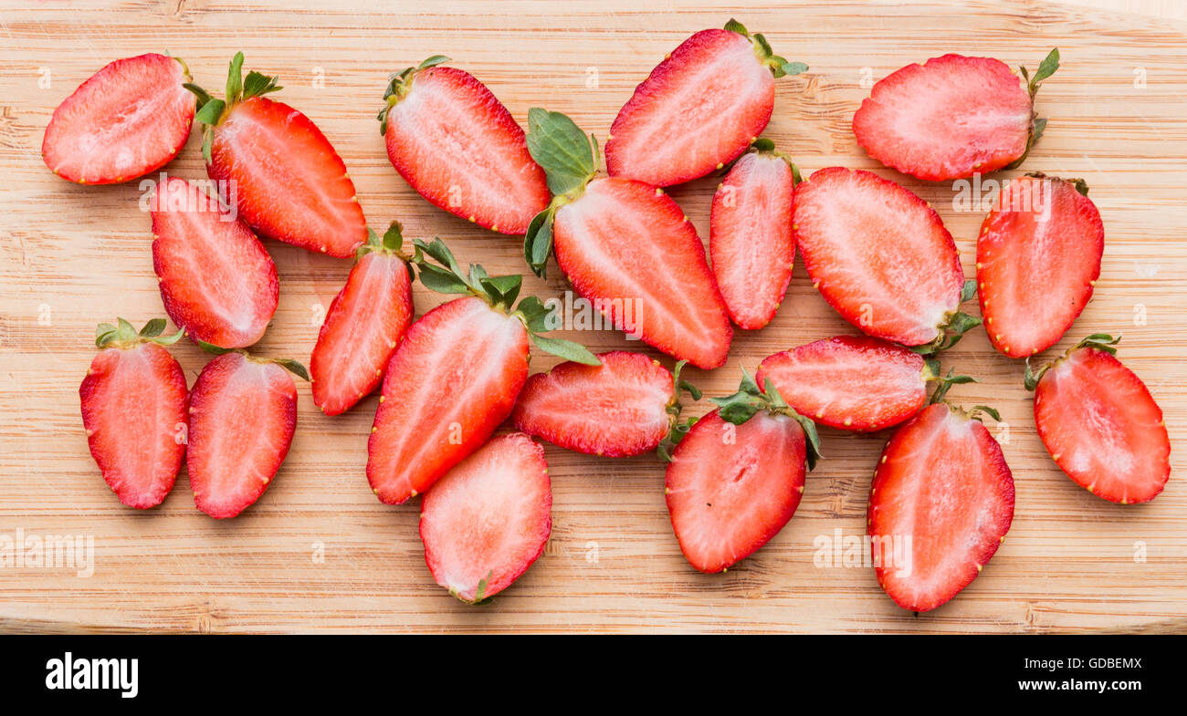 Group of strawberries hi-res stock photography and images - Alamy