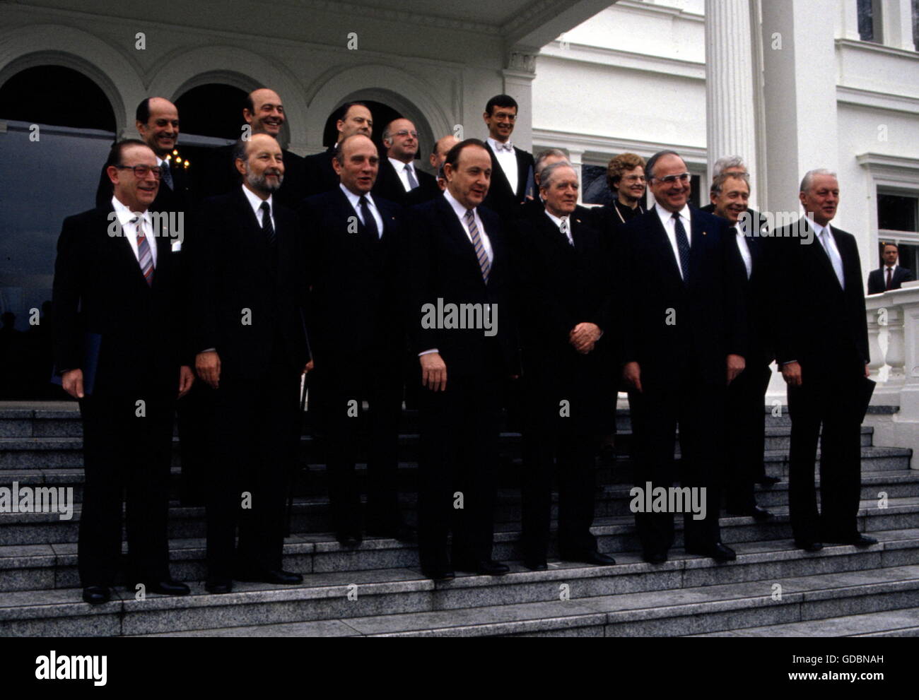 Kohl, Helmut, * 3.4.1930, German politician (CDU), chancellor 1.10.1982 - 27.9.1998, full length, group picture with his cabinet after his appointment, Villa Hammerschmidt, Bonn, 30.3.1983, Stock Photo
