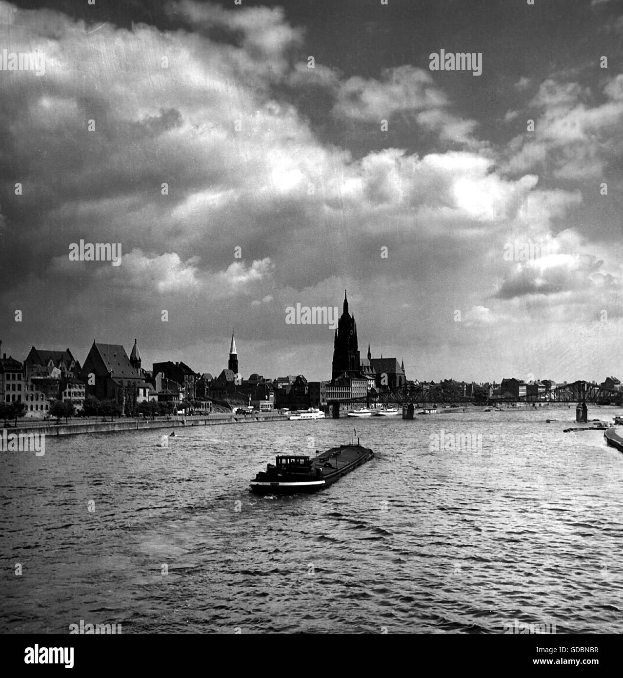 Frankfurt river main Black and White Stock Photos & Images - Alamy