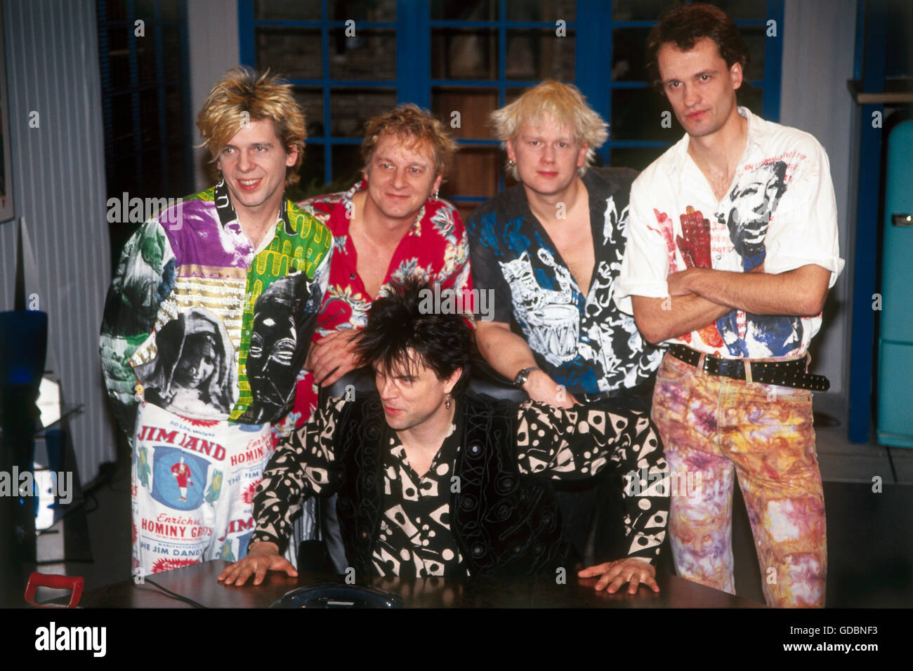 Die Toten Hosen, German music group, founded 1982, Campino, Andreas von  Holst, Michael Breitkopf, Andreas Meurer, Wolfgang Rohde, group picture,  1993 Stock Photo - Alamy