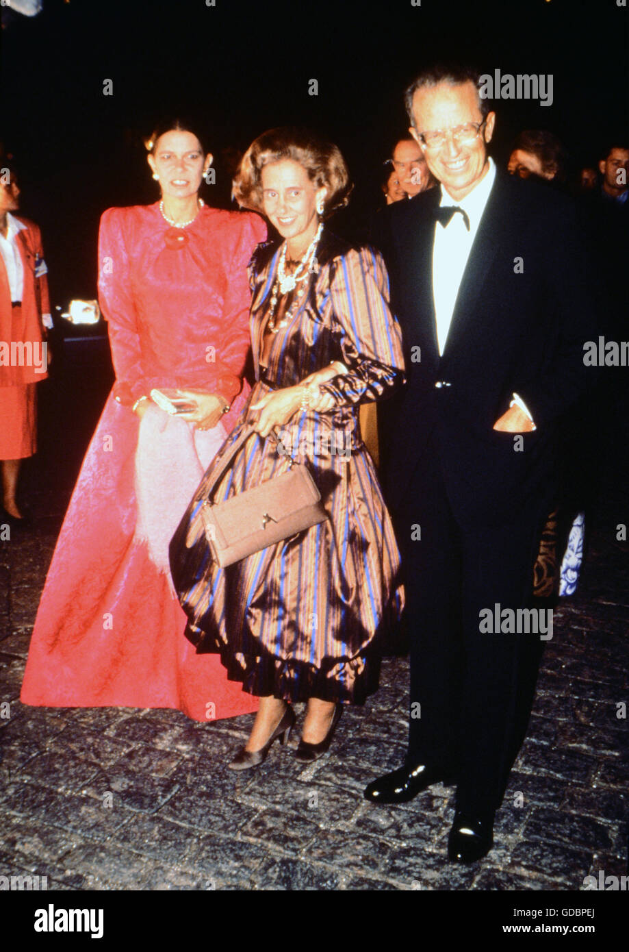 Fabiola  11.6.1928 - 5.12.2014, Queen of Belgium, full length, with Princess Irene of Greece and King Baudouin I of Belgium, 1990s, Stock Photo