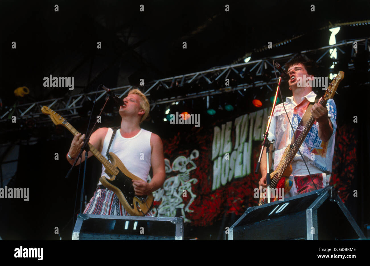 Die Toten Hosen, German music group, founded 1982, concert, Garching, Bavaria, 1987, guitarist Andreas von Holst, bassist Andreas Meurer, Stock Photo