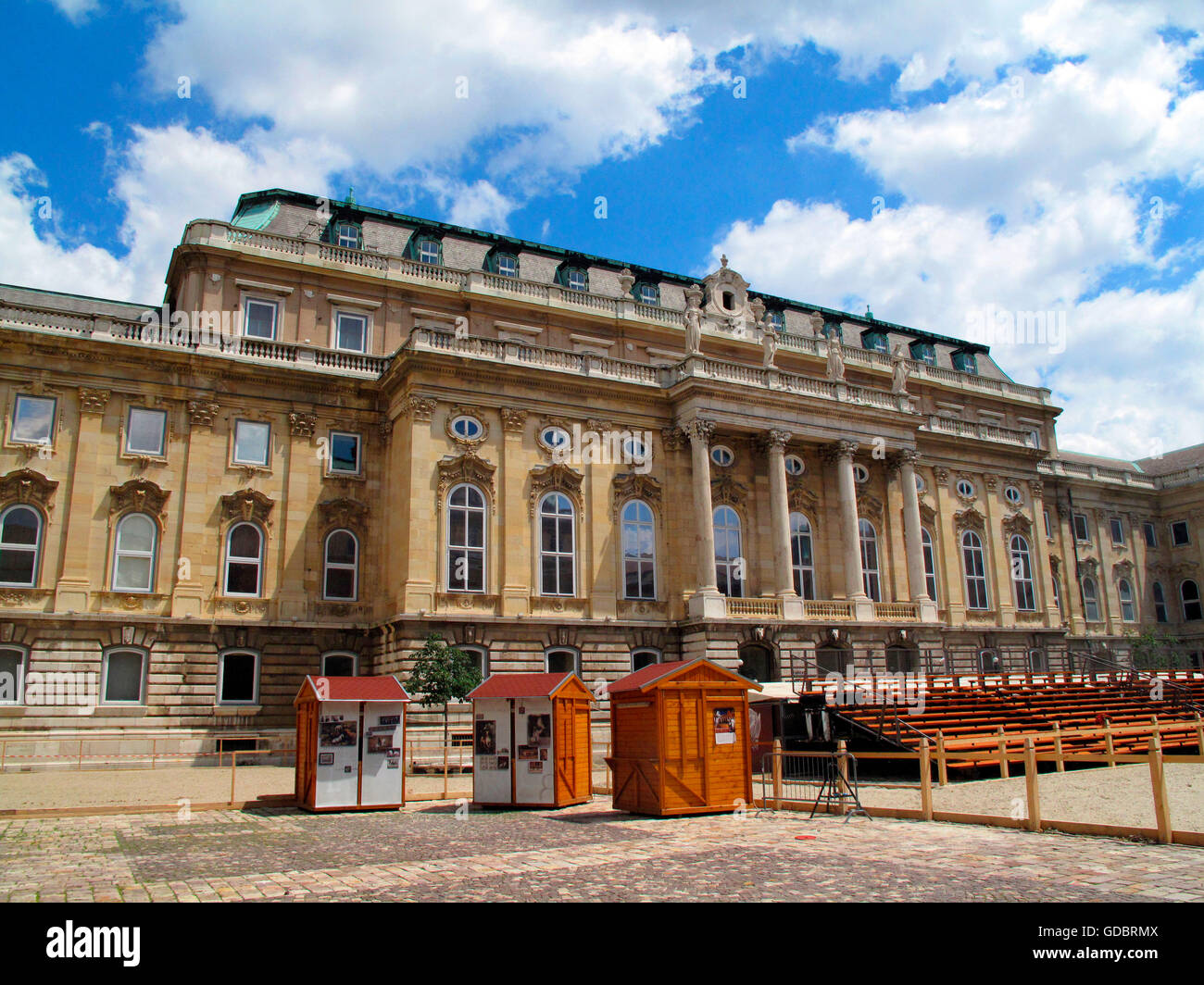 Budapest royal palace lesbian 13
