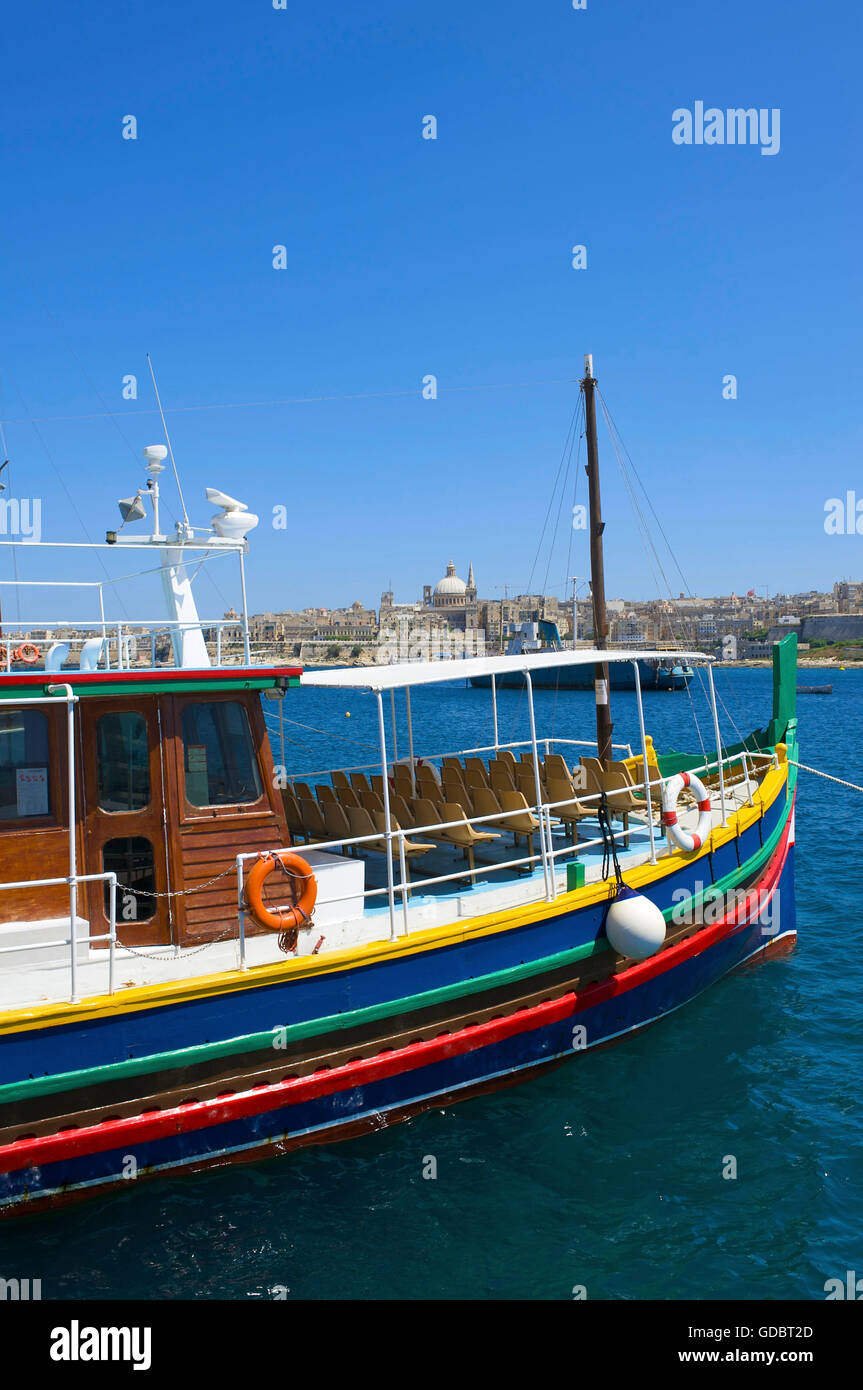Tourist pleasure boats hi-res stock photography and images - Alamy