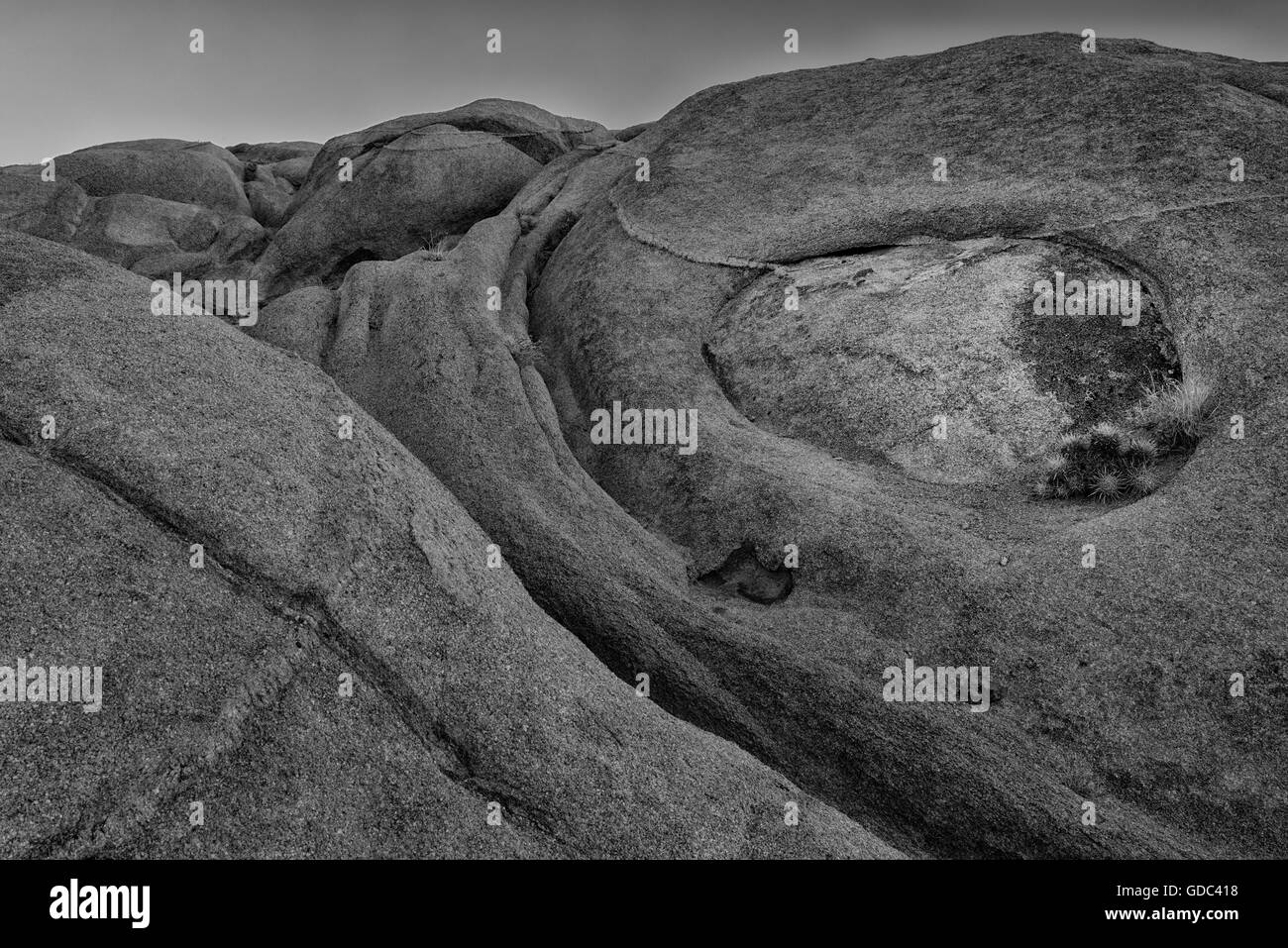 アルナ大　イメージ画像 Alabama hills california black and white hi-res stock