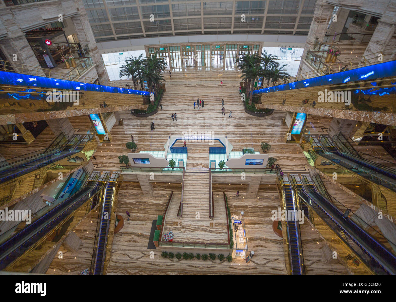 Observe the world: Chengdu Chunxi Road Shopping Paradise, Taikoo Li,  Buddhist Daci Monastery