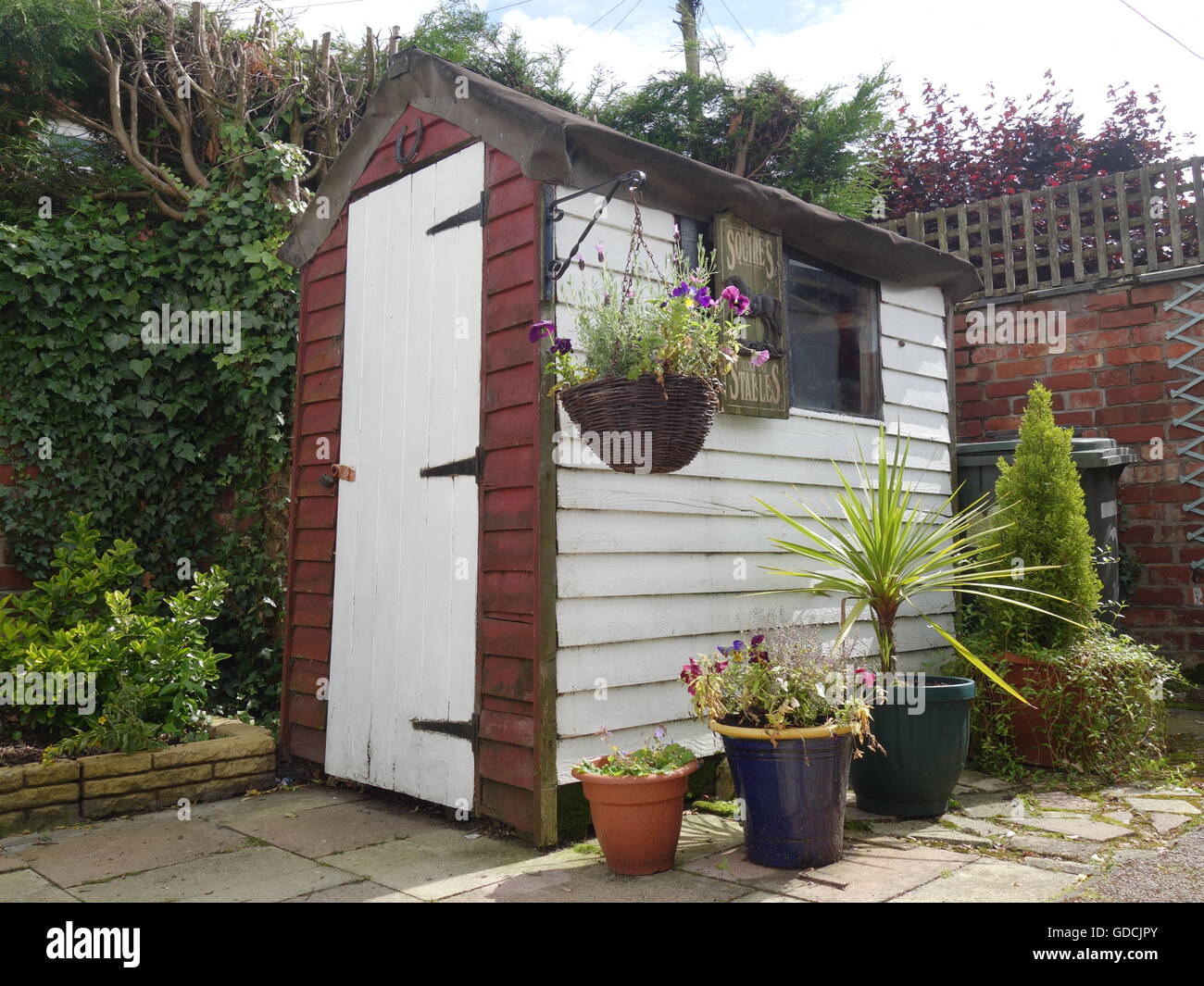 Old garden shed Stock Photo - Alamy