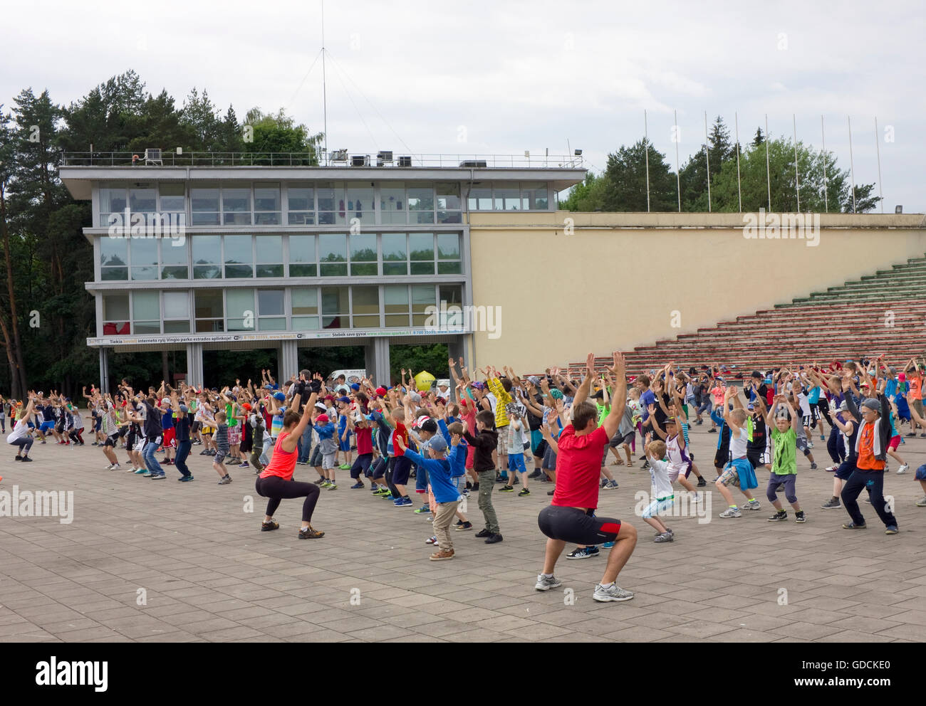 VILNIUS, LITHUANIA - JUNE 17, 2016: Morning mass sport training of young children -  athletes in the central city park Vingis. A Stock Photo