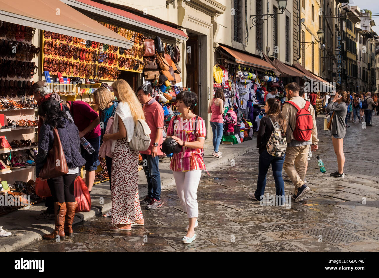 Tourists at souvenir stalls in the Piazza San lorenzo, Florence, Tuscany, Italy Stock Photo