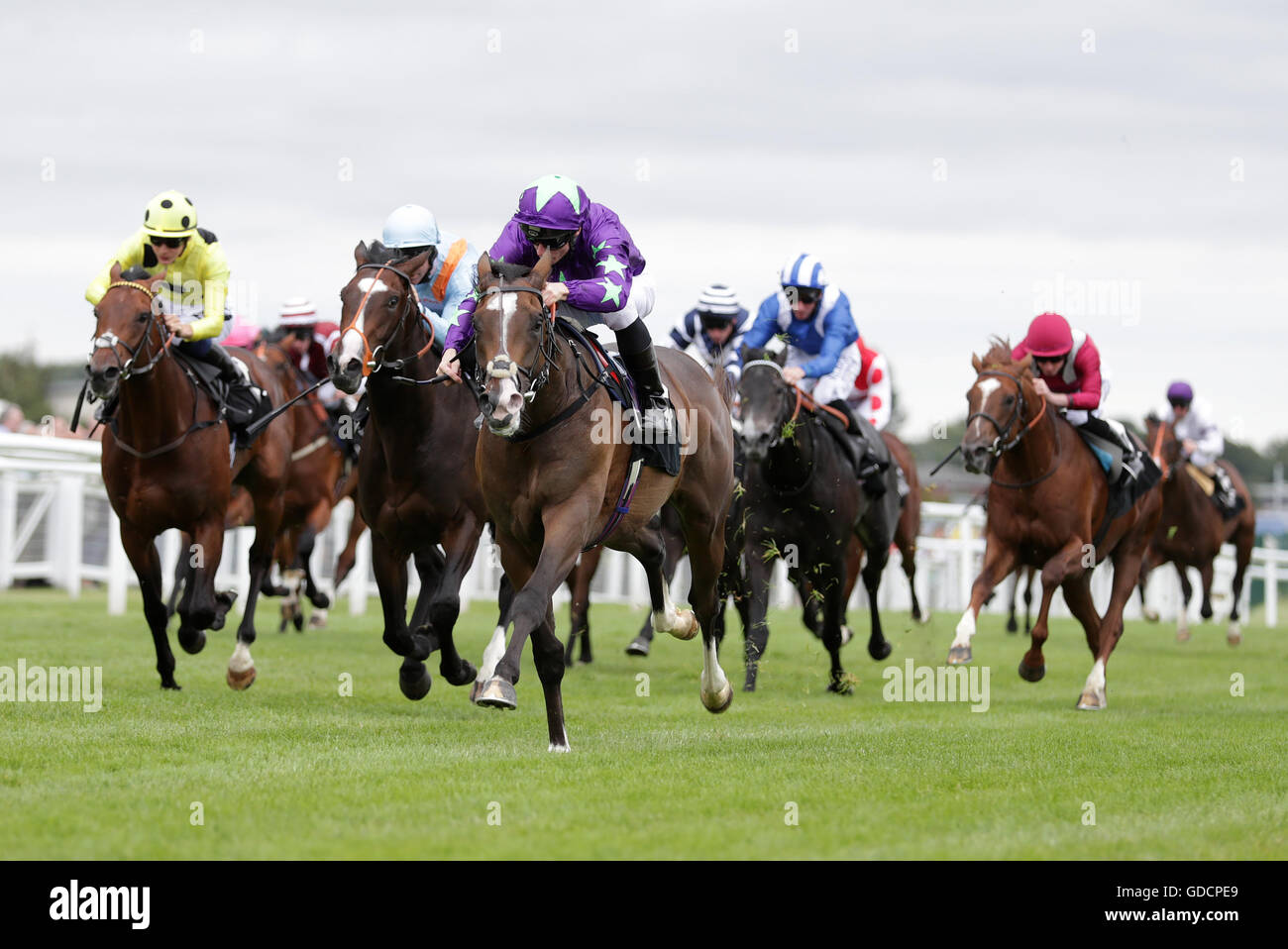 Escobar ridden by James McDonald (centre) wins the Highclere Thoroughbred Racing EBF Stallions Maiden Stakes at Newbury Racecourse. Stock Photo