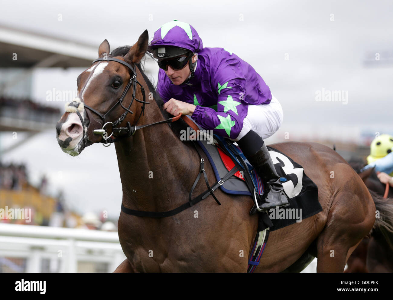 Highclere racing hi-res stock photography and images - Alamy