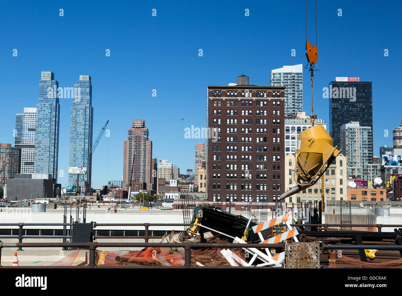 New York City buildings under construction next to the High Line Stock ...