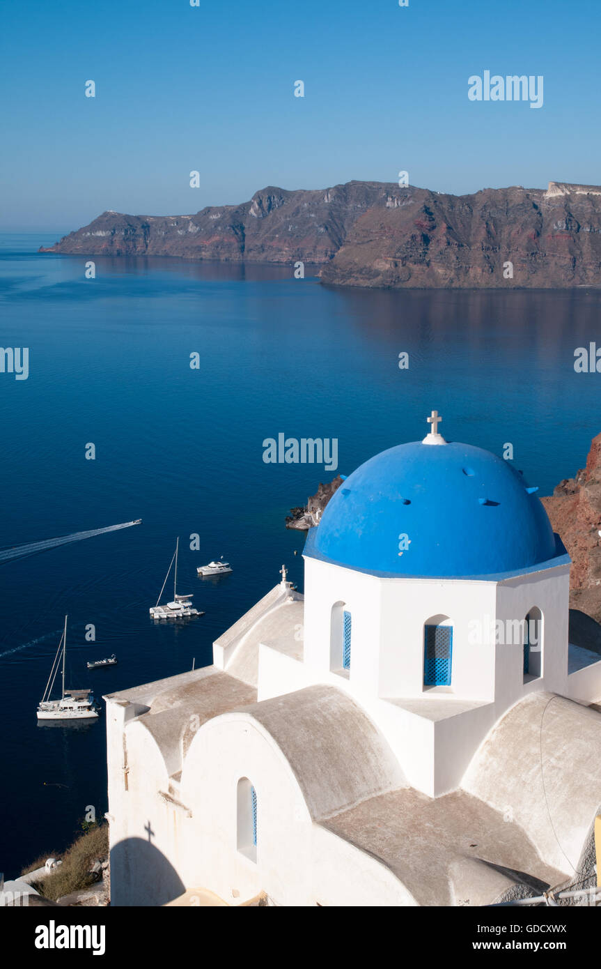 Oia Santorini Santorin blue-domed churches and whitewashed buildings ...