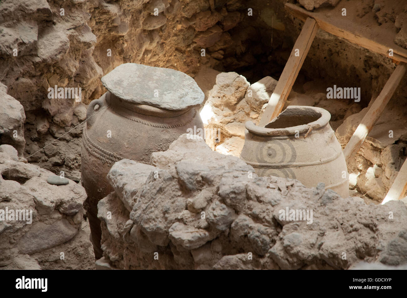 Akrotiri archaeological excavation site of Minoan Bronze Age settlement, Santorini, Greece Stock Photo