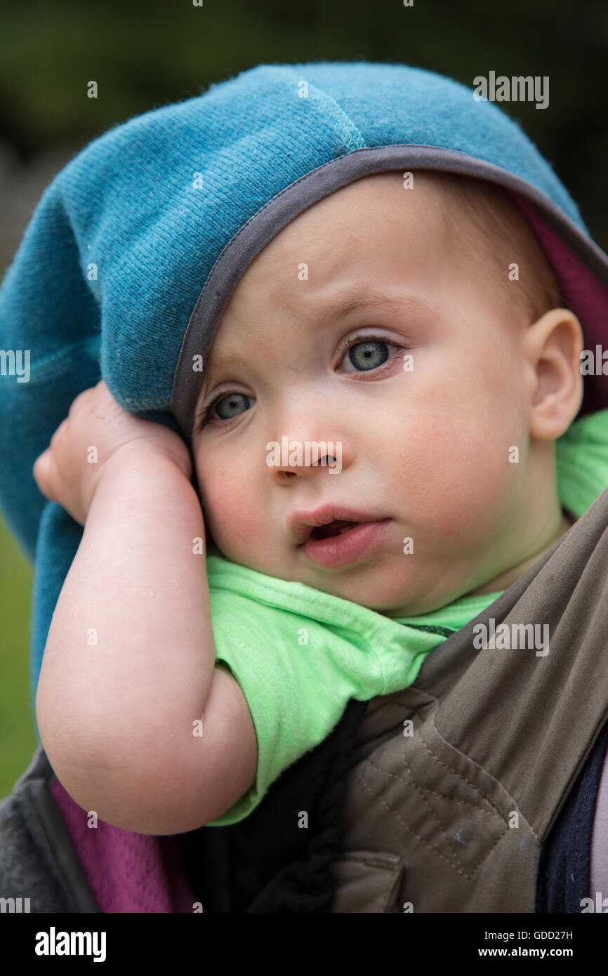 Baby carried in a baby sling Stock Photo Alamy