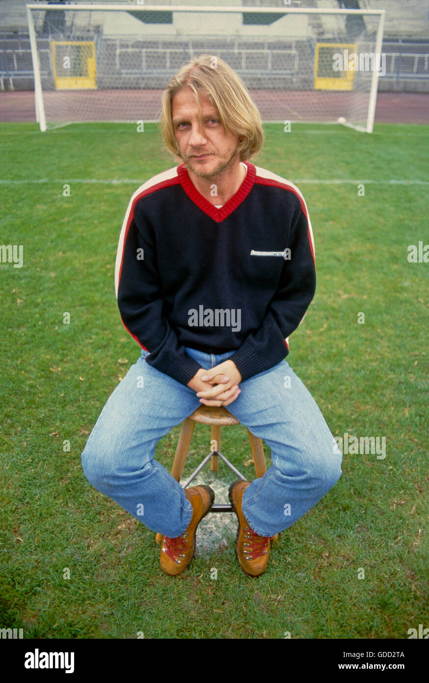Wortmann, Soenke, * 25.8.1959, German stage director, producer and former football player, full length, sitting on the penalty spot, stadium at the Gruenwalder Strasse, Munich, Germany, 19.10.1997, Stock Photo