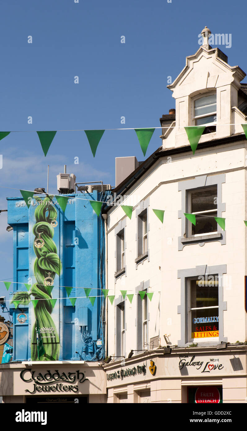 Ireland, Co Galway, Galway, Shop Street, Claddagh Jeweller’s painted beanstalk sign above shop Stock Photo