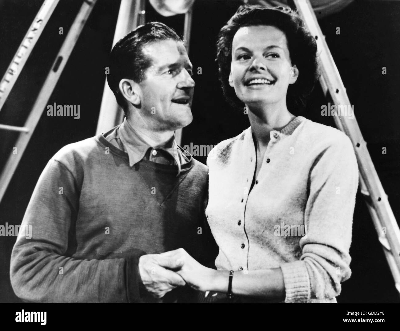 Hielscher, Margot, * 29.9.1919, German actress, half length, with Ted Ray, during stage performance, 'The Ted Ray Show', Lime Grove Studio, London, 19.6.1955, Stock Photo