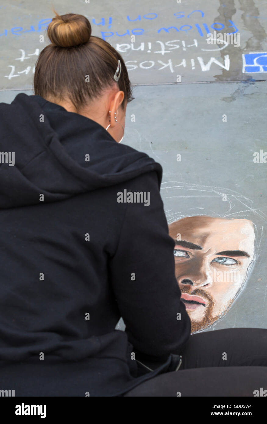 Chalk drawing females hires stock photography and images Alamy