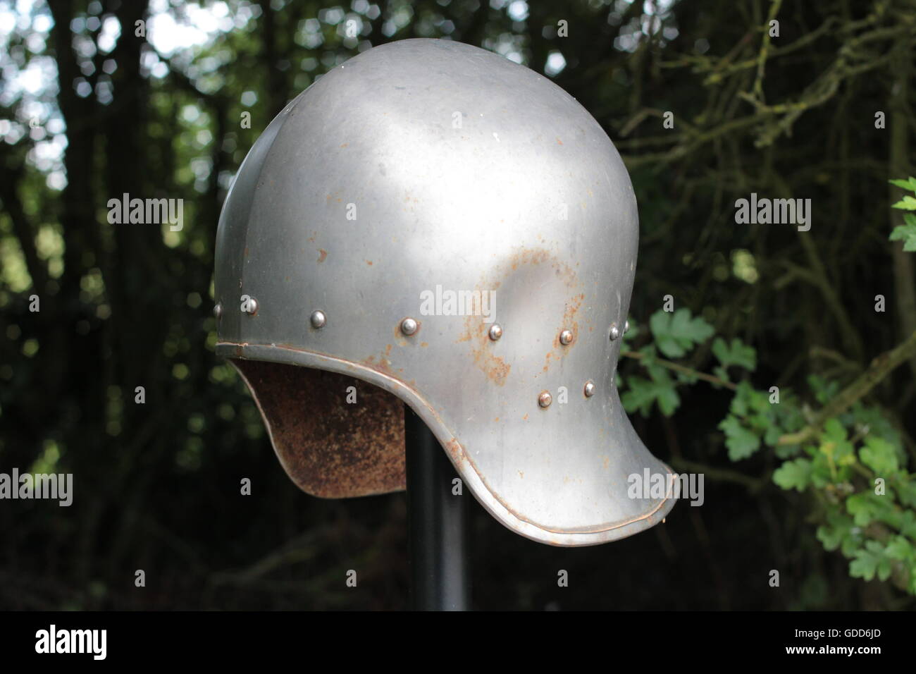 The wars of the roses helmet hi-res stock photography and images - Alamy