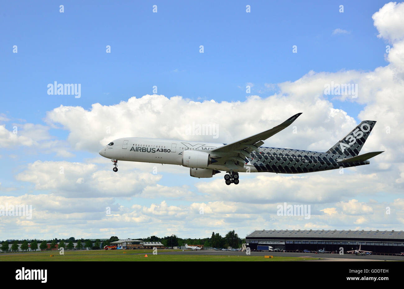 Farnborough, Hampshire, UK. 14th July, 2016. Day 4 of the Farnborough International Airshow.  The Airbus A350 XWB landing after it's flying demonstration Credit:  Wendy Johnson/Alamy Live News Stock Photo